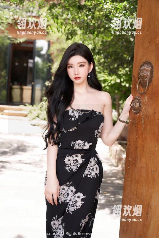 秀人网 - 奶油妹妹和她的秘密合集——每张都像在调皮地眨眼
