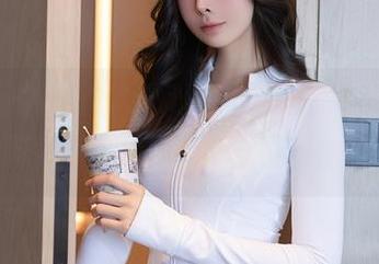 秀人网 – 在小夕Kitty的黑白写真里，套图抛开颜色，只留那份无言的张力。