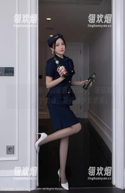 秀人网 - 图集中的晓茜sunny，双马尾摆得这叫一个灵动，妥妥的少女欢乐。