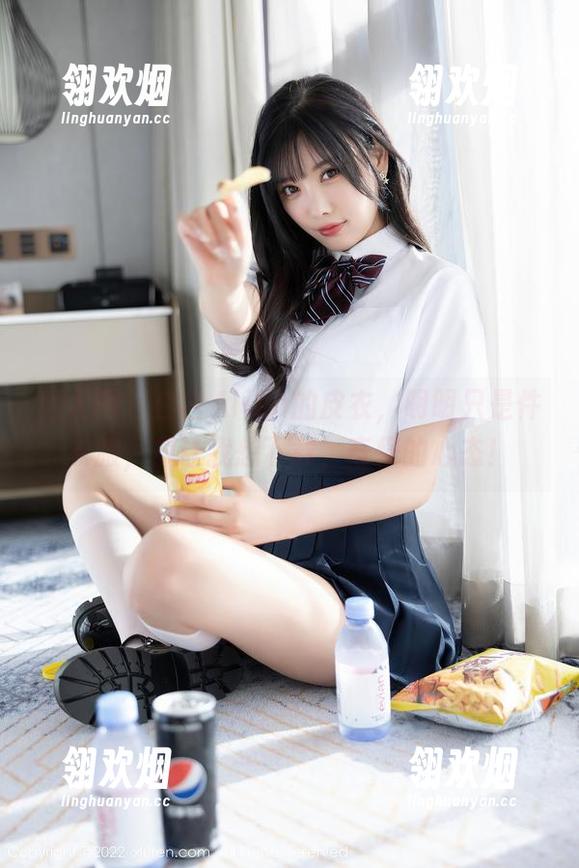秀人网-白白Alina 秀人网 - 白白Alina的皮衣,明明只是件衣服,却让我想下载,奇怪的心态!