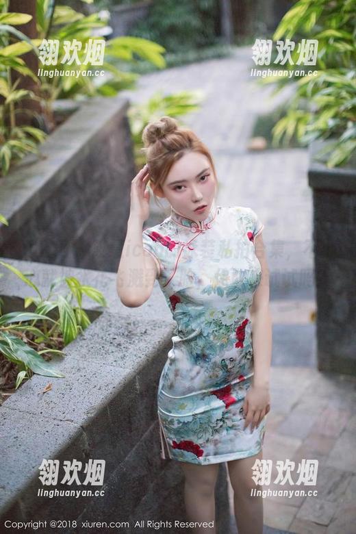 秀人网 - 筱慧icon的泳装私拍合集，不小心就被水花飞溅到了脸，你敢来试试吗？