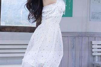秀人网 – 下载这本由陈茜妮zoe主演的红裙写真集，小心中间夹着你的心！