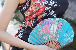 美媛馆 – 轻纱红裙，薛琪琪sandy在原图里翻滚七彩梦,有种难以捉摸的美感