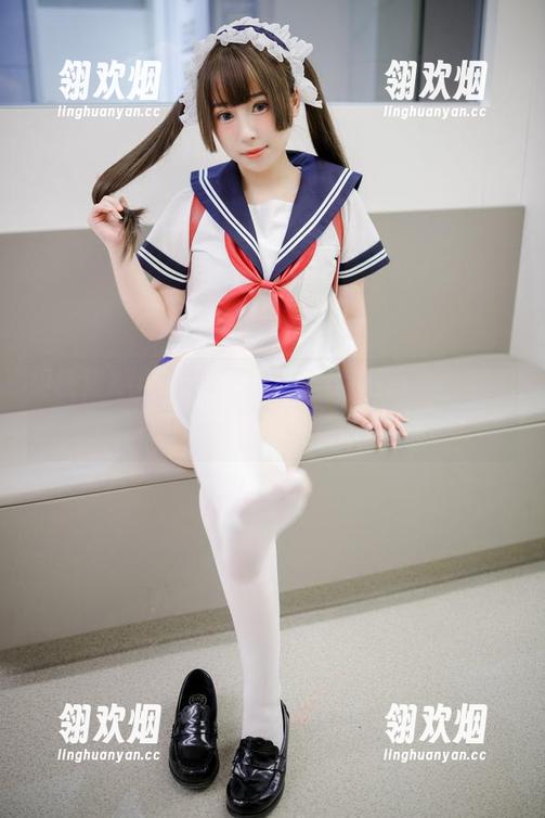 胡桃猫Kurumineko的居家写真集，就像暖黄灯下的猫咪面孔
