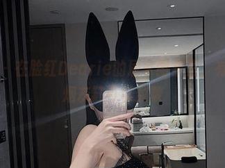 微密圈 – 在脸红Dearie的居家图集里，有多少个烟灰缸可以数数