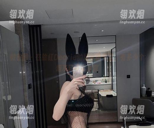 脸红Dearie 微密圈 - 在脸红Dearie的居家图集里,有多少个烟灰缸可以数数