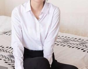 袜啵啵 – 小沫的皮鞋似乎与她撞了个满怀，这组写真套图让人想到了些不太方便明说的事。