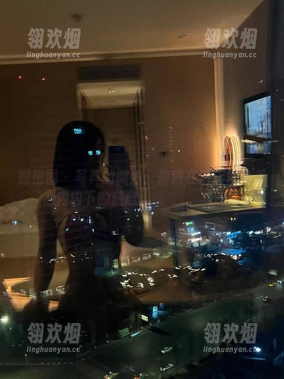 微密圈 - 写真的微妙：詹詹在酒店黑色爱心内内下的随意охлаждение