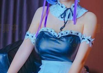 全套写真中，陌陌咕咕咕的可爱像春天一样突然冒出来。