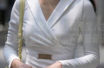 魔镜街拍 – 在商业广场看到萌宝儿全套包臀裙，哈哈镜里的身材…下载前请谨慎哦